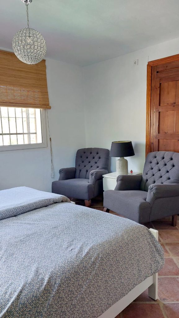 Bed and lounge chairs in Studio Cigarillos