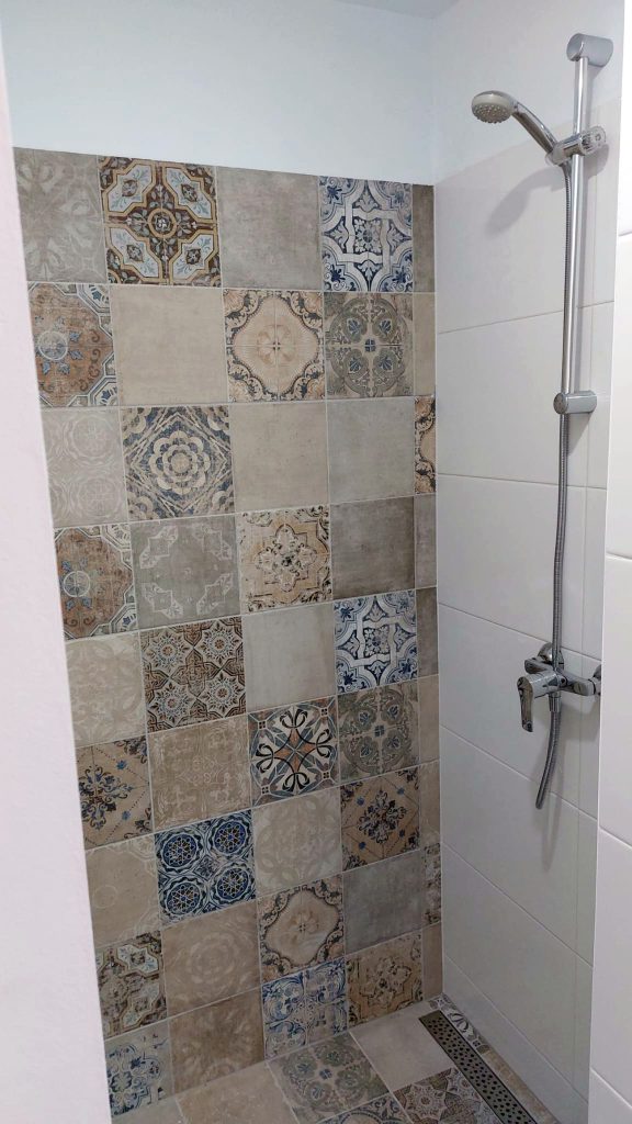 Shower in Studio Cigarillos
